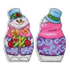 Набор для вышивания крестом по пластиковой канве Снеговик с подарками, 13x7,5, Жар-Птица (МП-Студия)